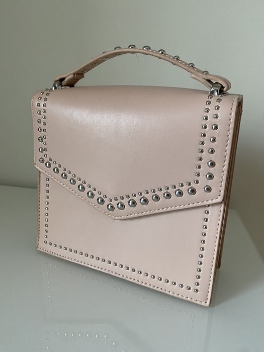 Geanta Bershka roz pudrat cu lant detasabil