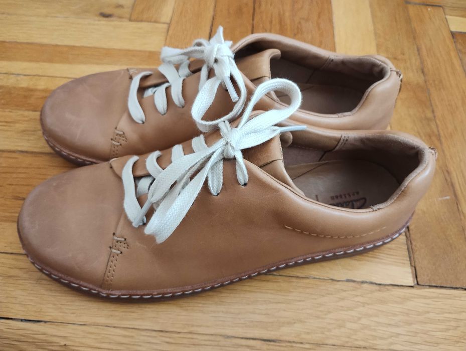 Нови обувки clarks