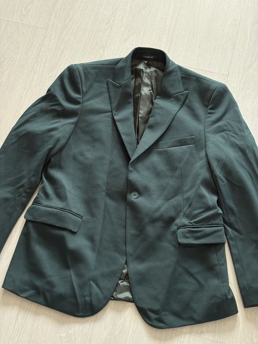 Мъжки официален костюм