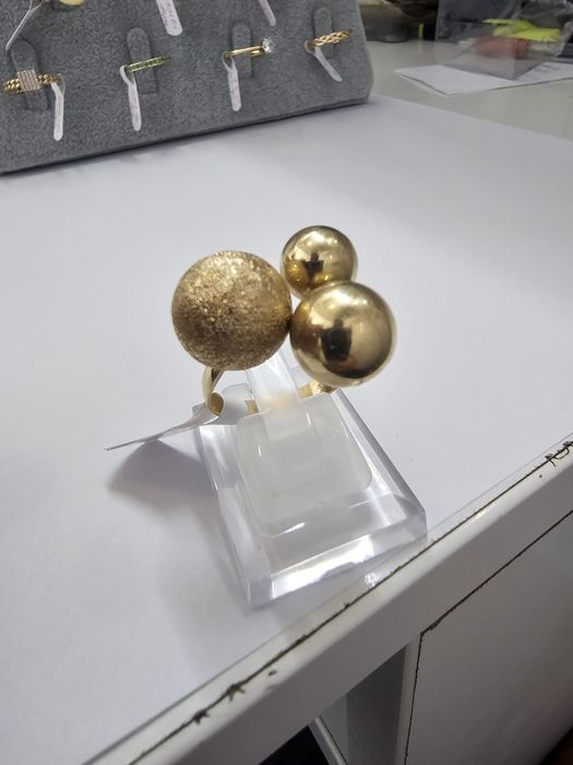 Vand inel din aur 14 k 6.29 cod 87
Gramaj 1.22 g
Material Aur 14 k / 5