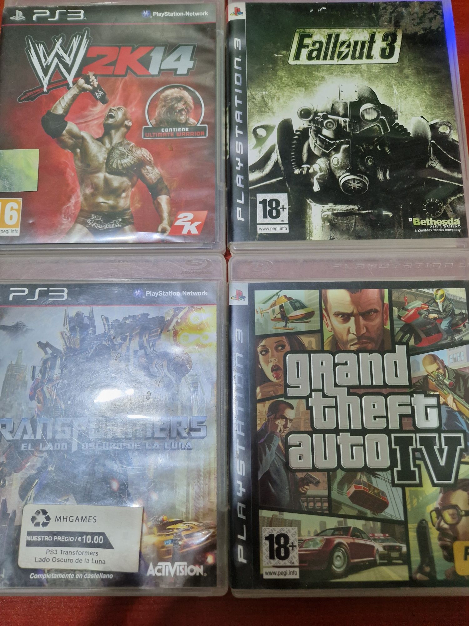 Vând un ps3 moda cu 6 jocuri memorate și 4 casete