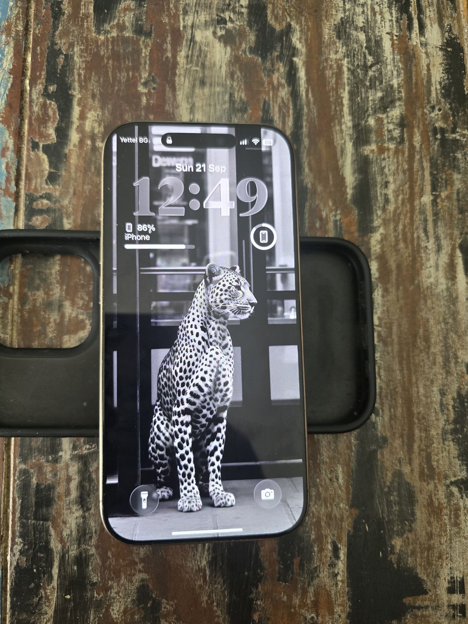 Продавам Iphone 16 pro 256GB