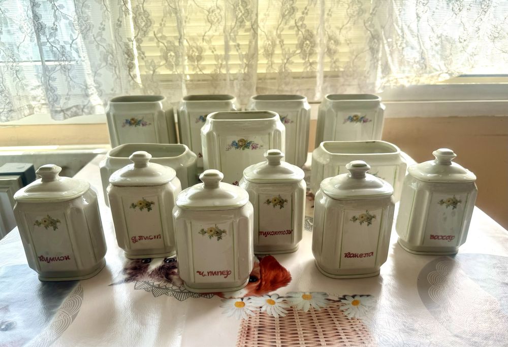 Порцеланов сервиз за подправки