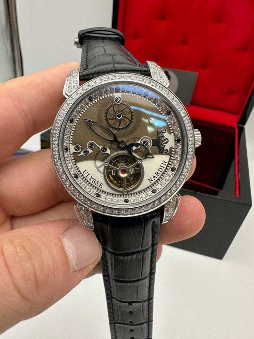 Ulysse Nardin кожата / сребро / диамант