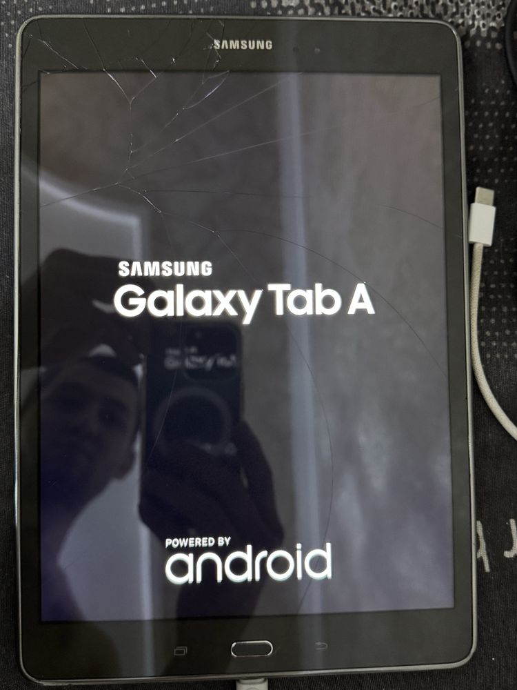 Galaxy Tab A планшети 32/2 xolati ortacha aybi yoq