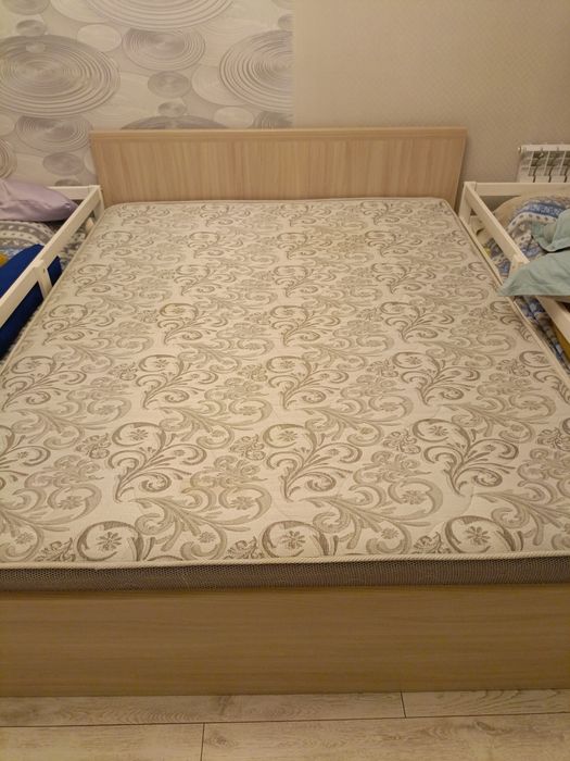 Продам кровать с матрасом
