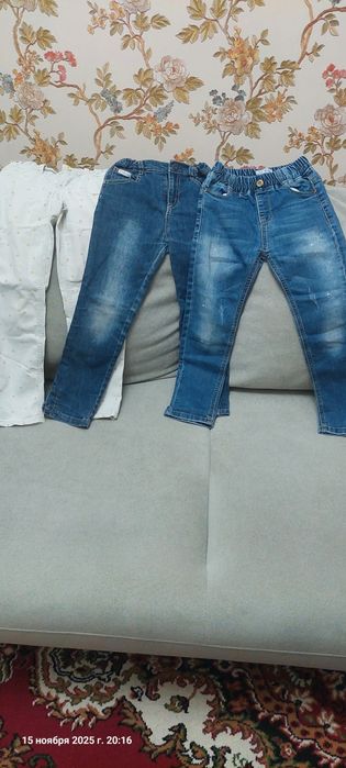 Детские джинсы  на 5 лет состояние идеальное
