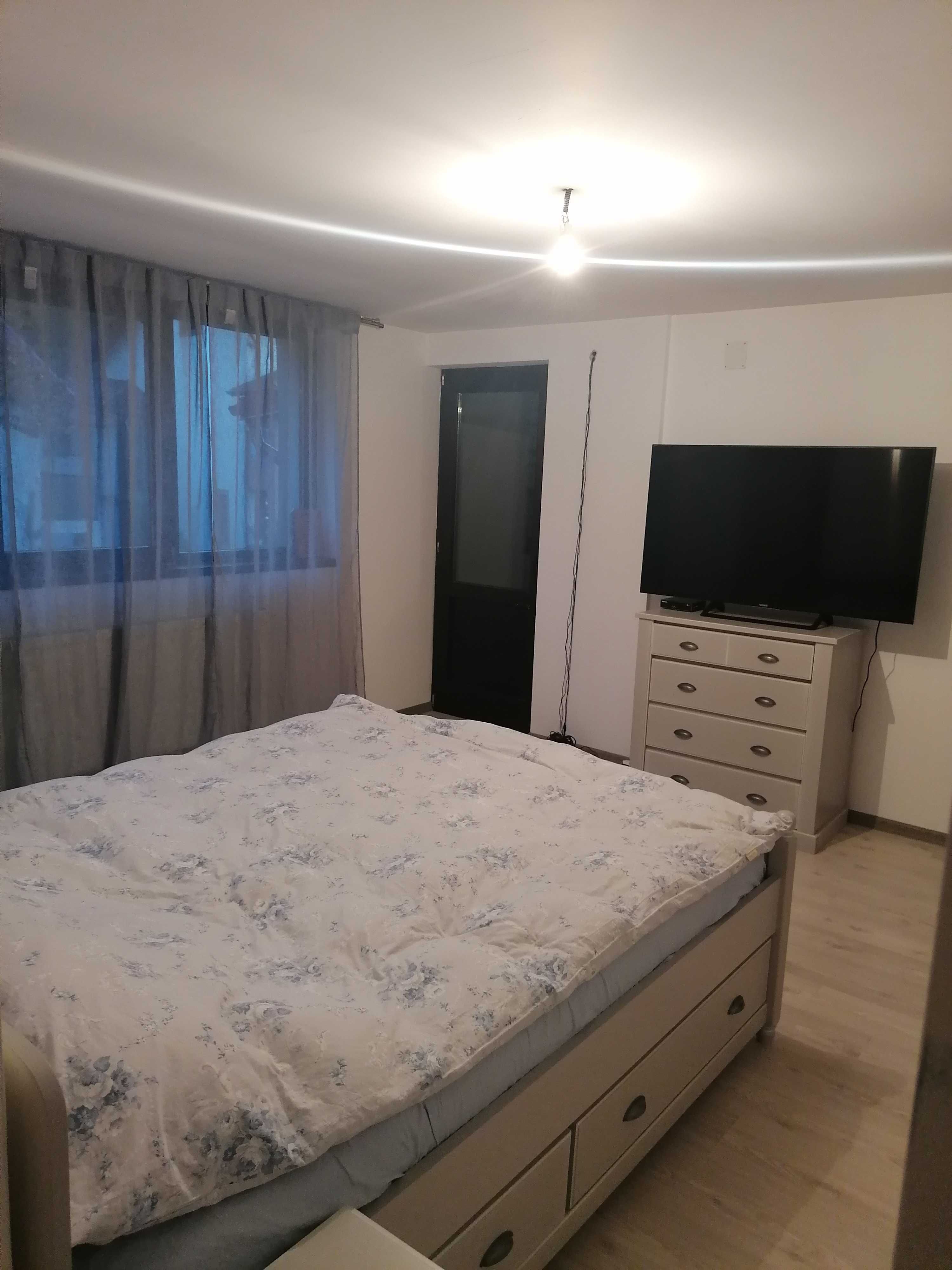 Vând / schimb casă cu apartament + diferenta