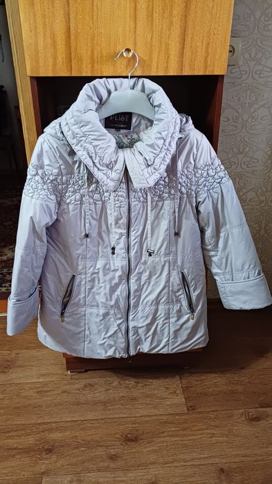 Продам женскую куртку