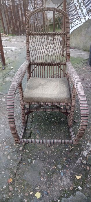 Люлеещ стол от миналото