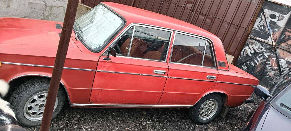 Лада 1500 S червена