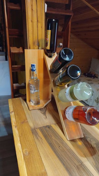 Декоративни стойки за вино