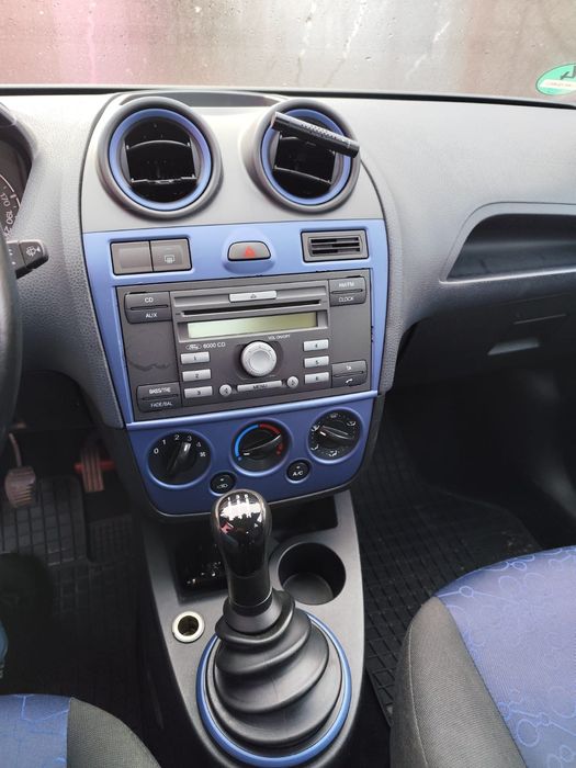 Vând Ford Fiesta