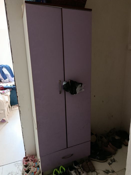 Шкаф екеуи бирге 5000тг.