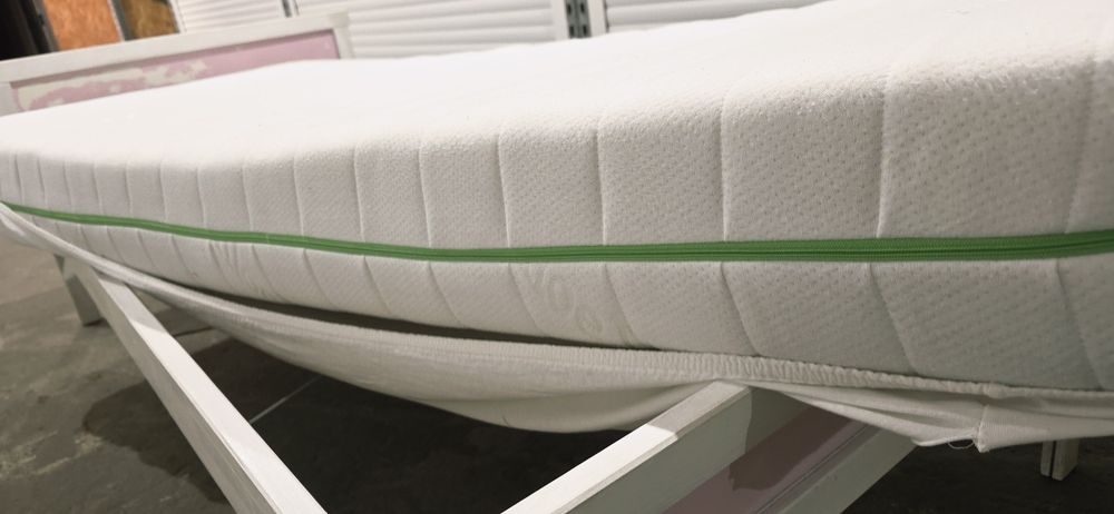 Pat singular Ikea cu somiera si saltea inclusa