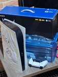 Playstation 5 satladi  ishinde oyinlari.menen eki justigi bar