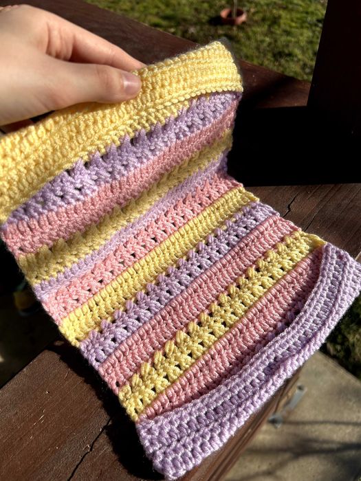 Huse pentru cărți crosetate manual, modele unice personalizabile