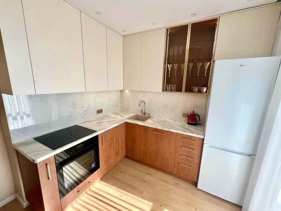 Дава се под наем Двустаен апартамент в София, Център - 56 кв.м за 408 € - Снимка #1