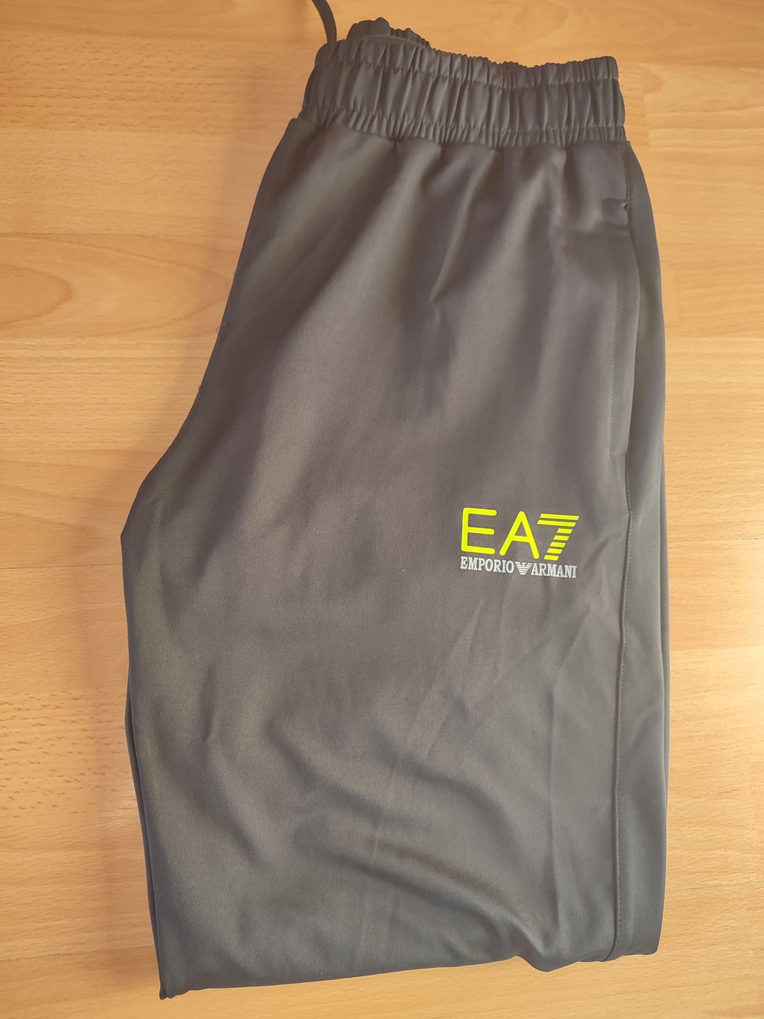 Оригинално мъжко долнище EA7