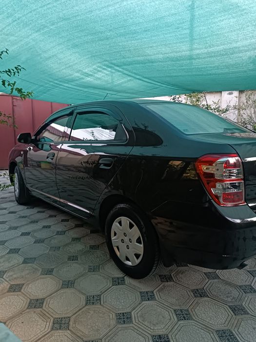 Продаю chevrolet cobalt девятнадцатого года. В хорошем состоянии.