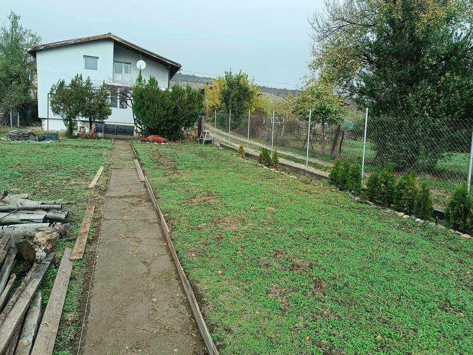 Продавам къща в Червен бряг, Маркова могила.