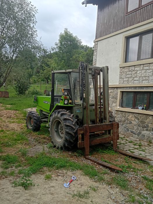 Vând stivuitor 4*4 cu numai 1300 ore de functionare