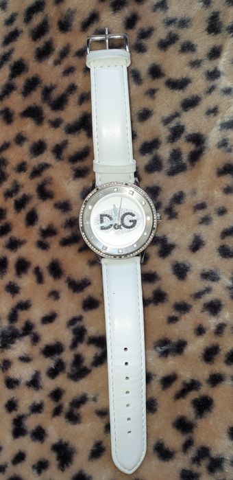 Vând 2 ceasuri de damă superbe, originale, de calitate, la super preț