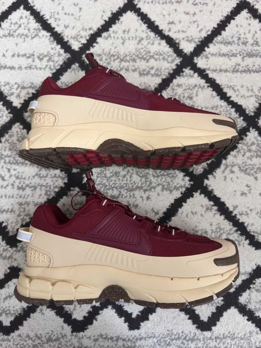 Nike Zoom Vomero 5 Roam Burgundy Team Gold Red Mar 43 Noi Fara Cutie