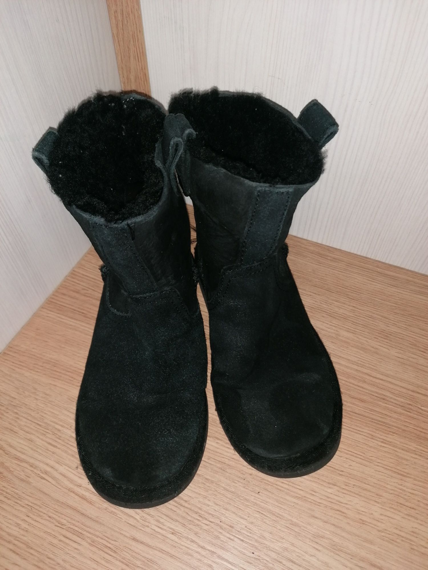 UGG боти 30 н. с подарък яке geox