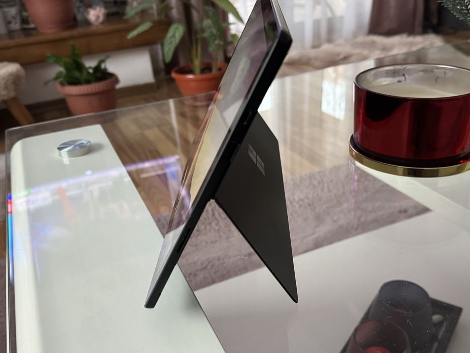 Laptop 2 in 1 Microsoft Surface Pro 7 cu procesor Intel Core i5-1035G4