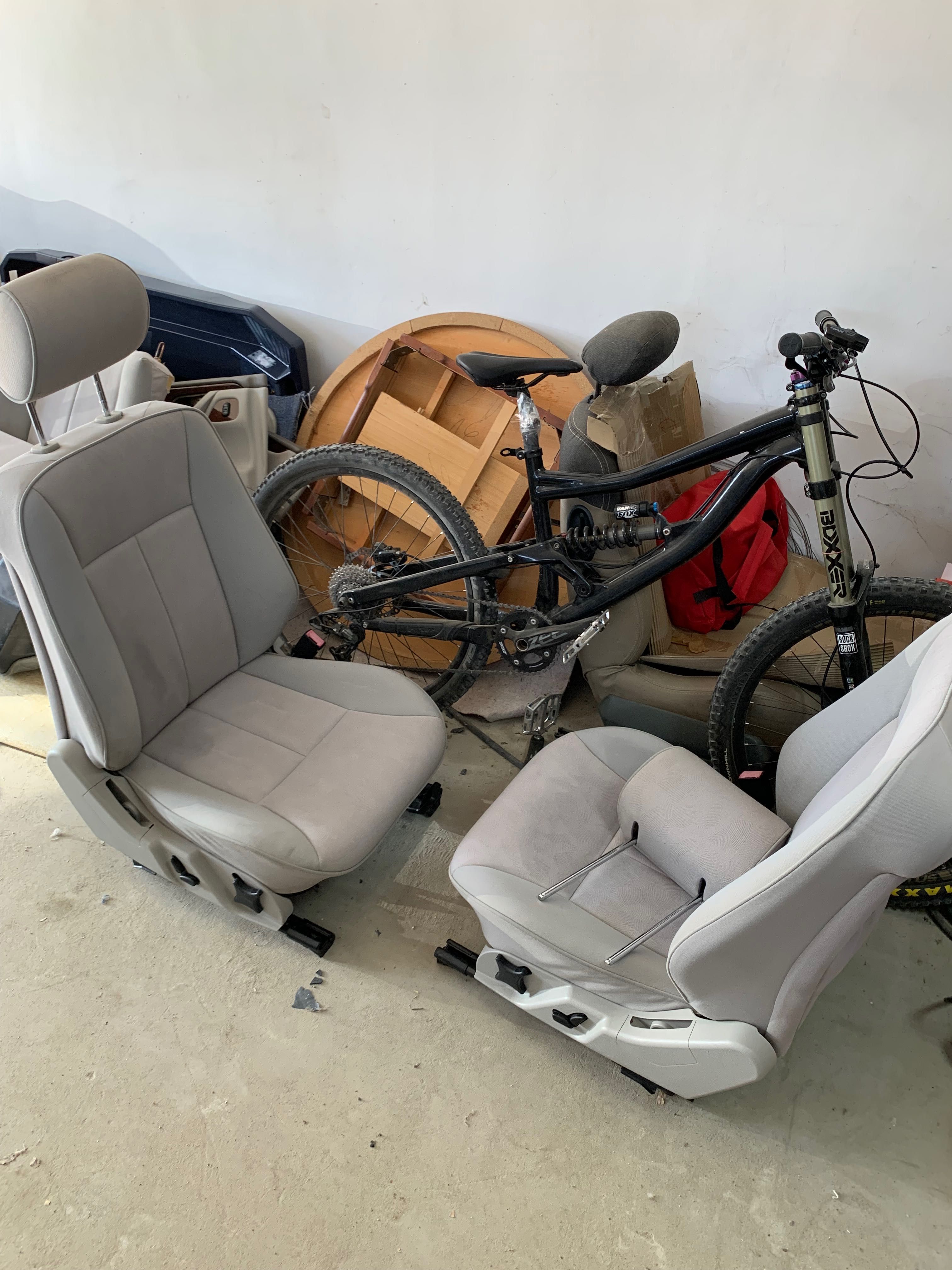 Продавам седалки за Мерцедес w210