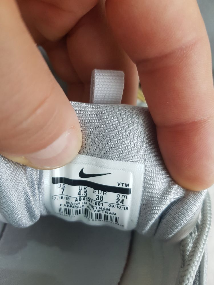 Adidasi Nike Noi