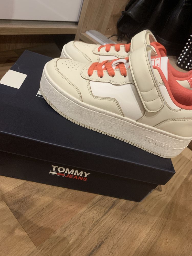 Tommy Jeans маратонки