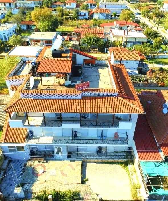 Продава 3ет сграда с 14 стаи и 2 апартам. за бизнес Аспровалта, Гърция