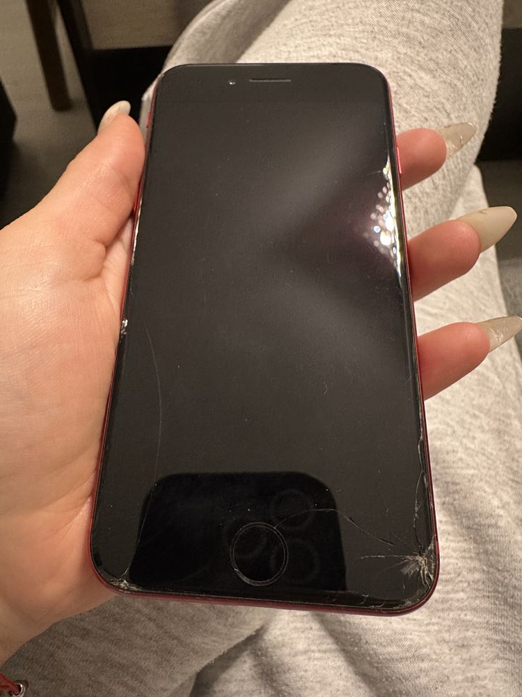 Iphone se2 2020 година 64 GB