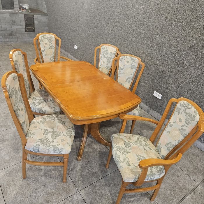 Masă  extensibilă din lemn masiv + scaune