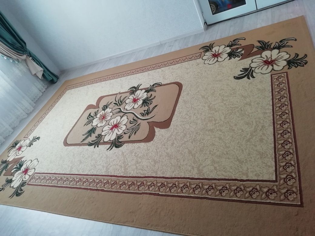 Продаётся ковёр в после химчистка