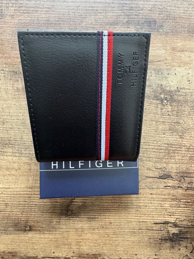 Луксозни портмонета Louis Vuitton, Tommy Hilfiger  – нови, с кутия