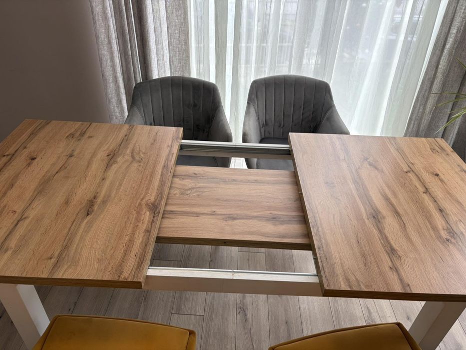 Продавам маса за хранене с 4 стола