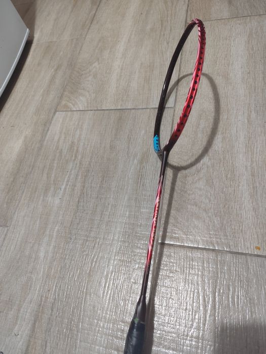 Продавам ракета за бадминтон Yonex