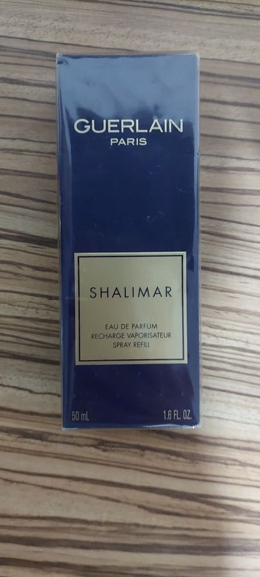Guerlain Shalimar Recharge, apa de parfum. 50 ml.
Vând următoarele par