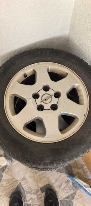 Продавам 4 Всесезонни гуми с Джанти Kumho 195/65/15
