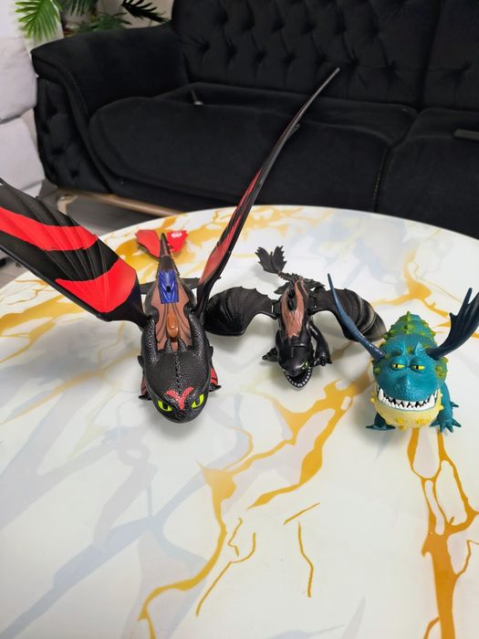 Vând ,cei mai iubiți dragoni.