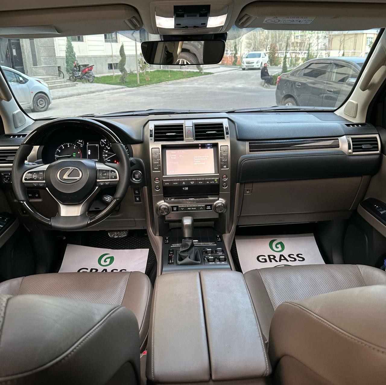 Sotuvda, Lexus GX460 avtomashinamiz