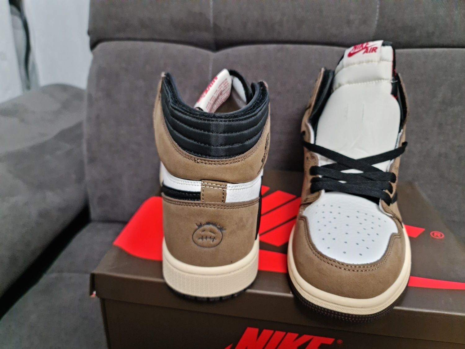 Jordan 1 High Travis Scott