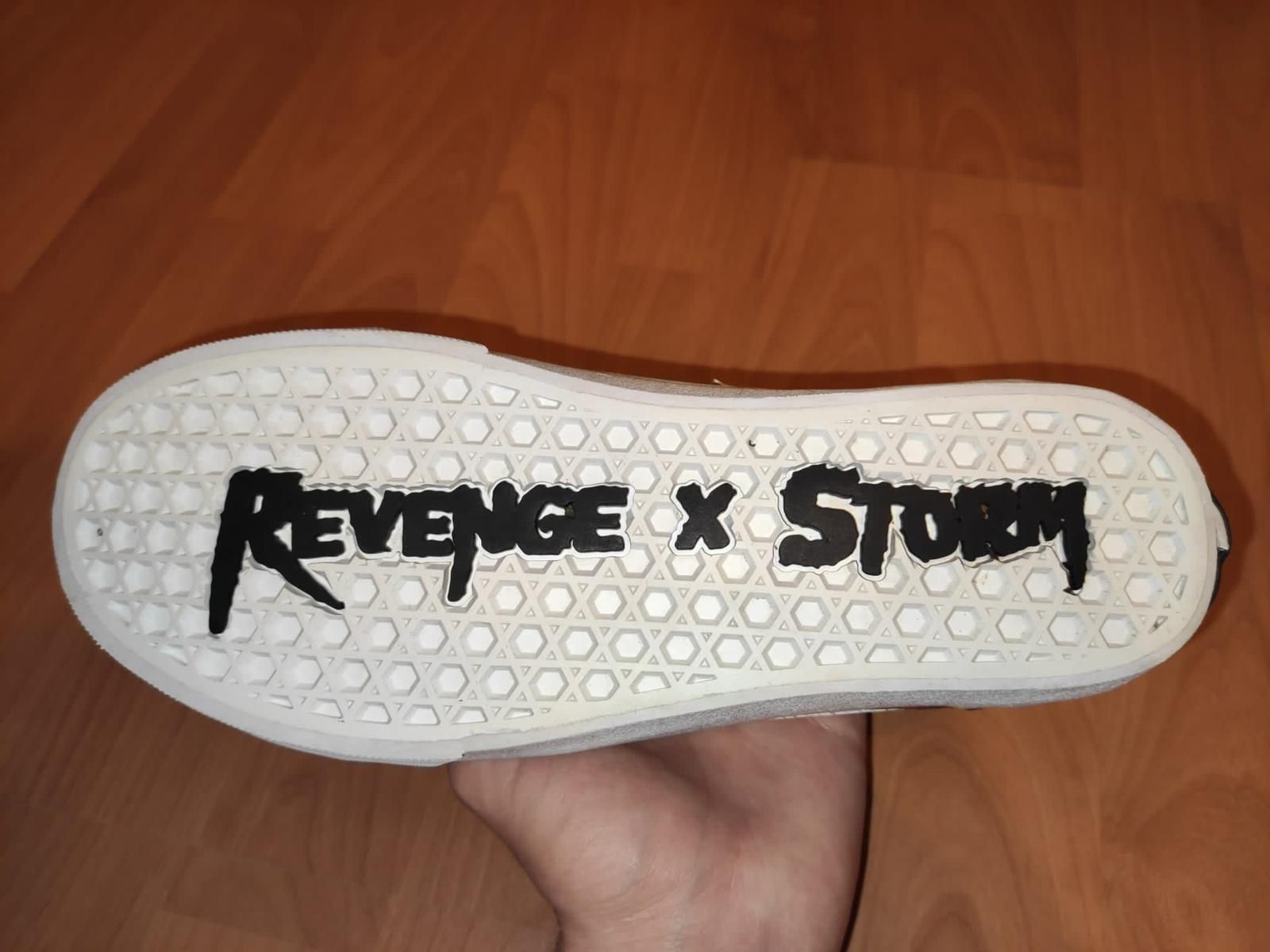 Adidasi Revenge x Storm Flame