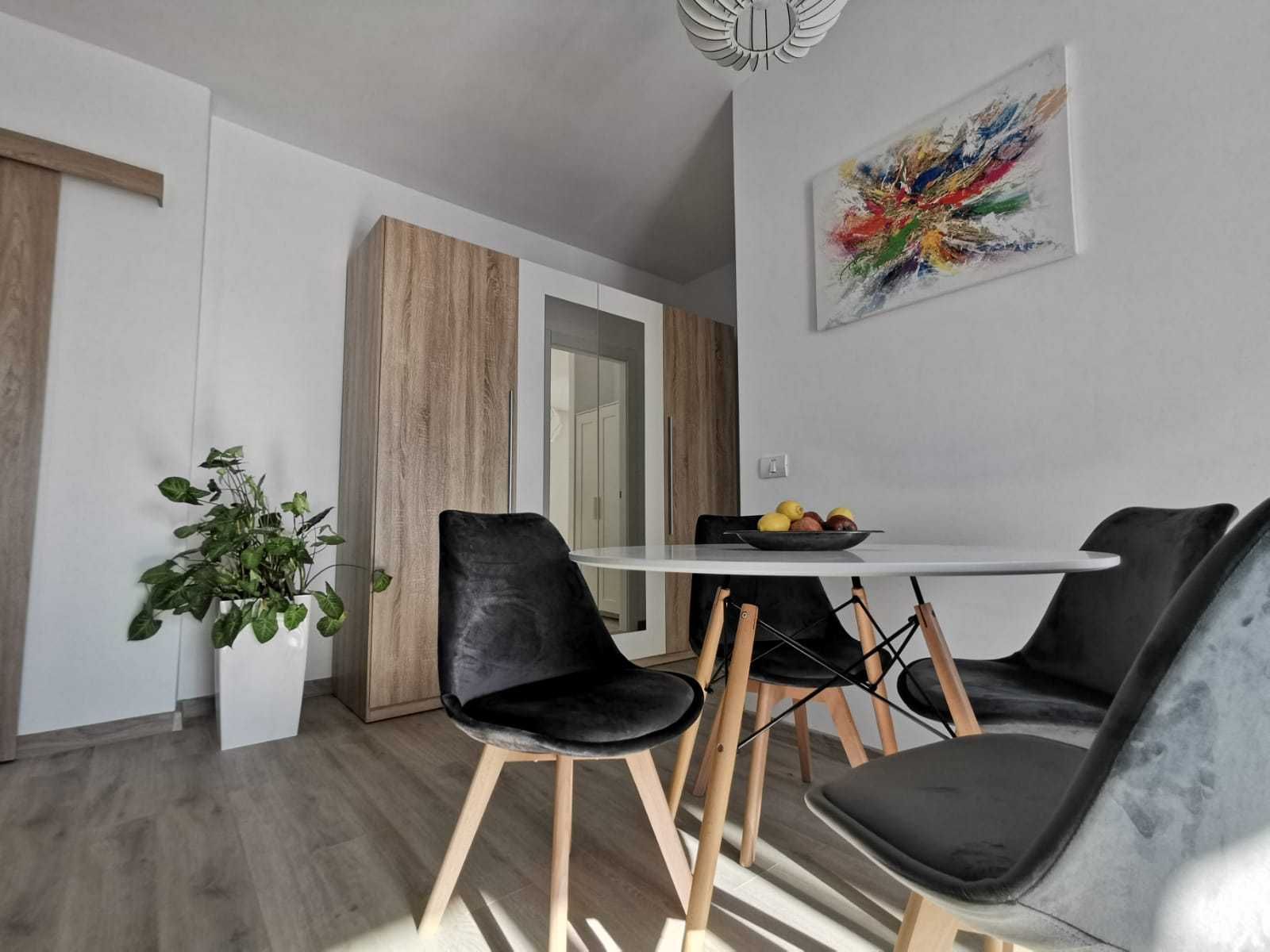 Proprietar inchiriez zona Soarelui apartament cu 2 camere