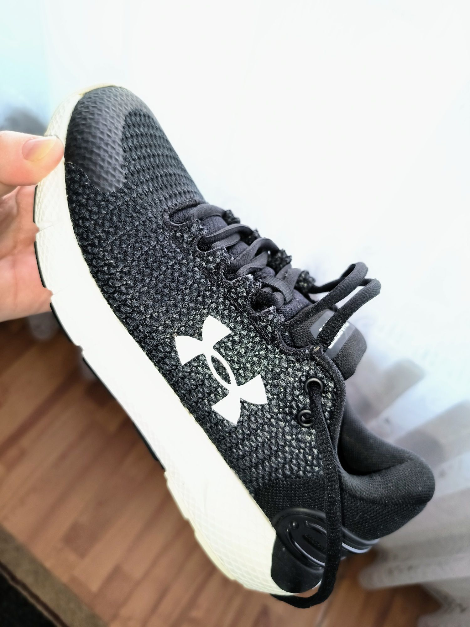 Adidași Under Armour dama
Talpă  spumă  , foarte comozi