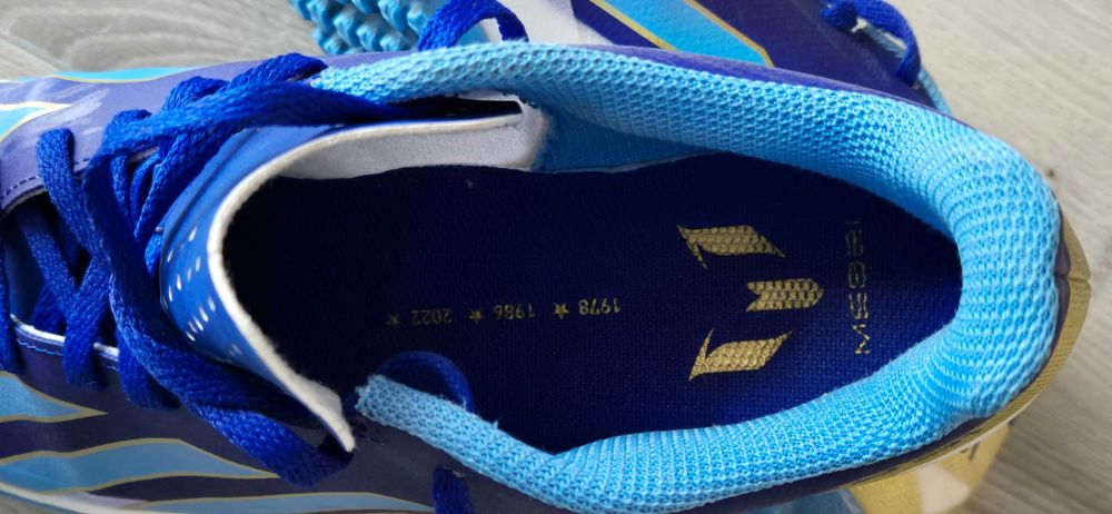 Футболни обувки стоножки Adidas Messi