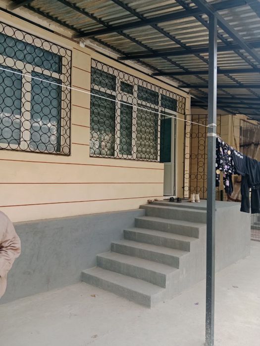 Algaritm 30kv 1-etaj 2-3 xona qilingan  uy sotiladi